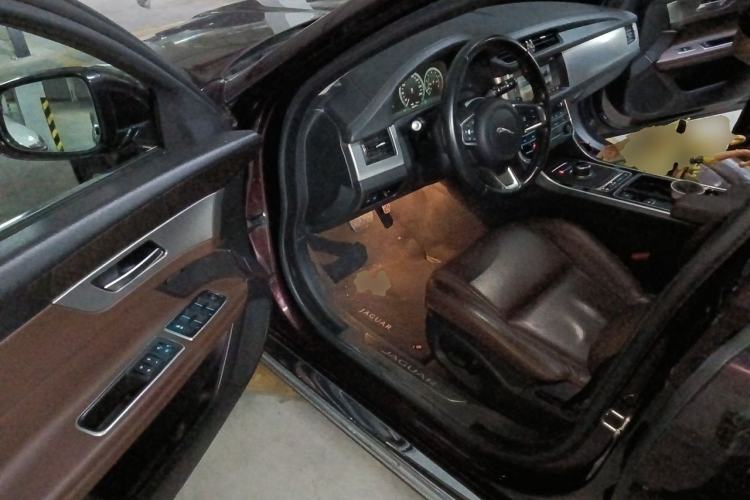 Used Jaguar XFL 2018 XFL 2.0T 250 PS Luxury Edition Driver Seat