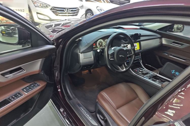Used Jaguar XFL 2018 XFL 2.0T 250 PS Luxury Edition Driver Seat