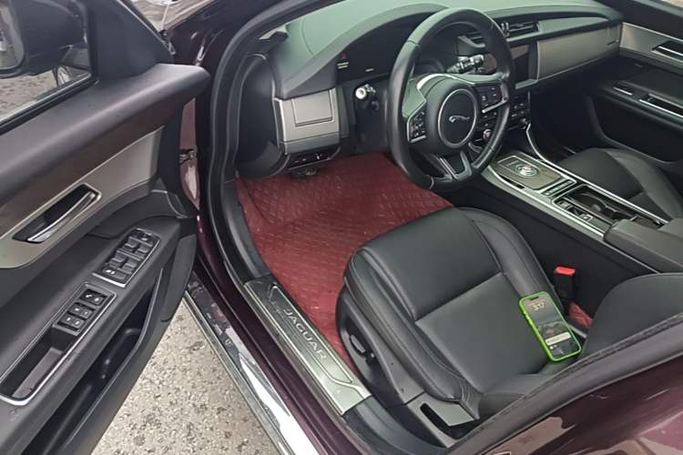 Used Jaguar XFL 2018 XFL 2.0T 250 PS Luxury Edition Driver Seat