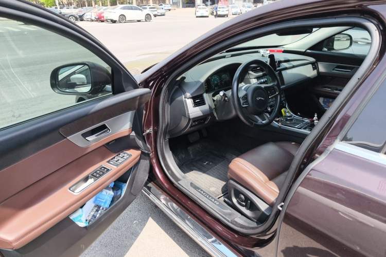 Used Jaguar XFL 2018 XFL 2.0T 250 PS Premium Edition Driver Seat