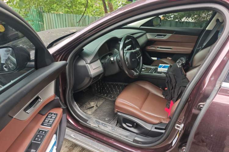 Used Jaguar XFL 2018 XFL 2.0T 250 PS Luxury Edition Driver Seat