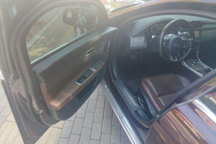 Used Jaguar XFL 2018 XFL 2.0T 250 PS Luxury Edition Driver Seat