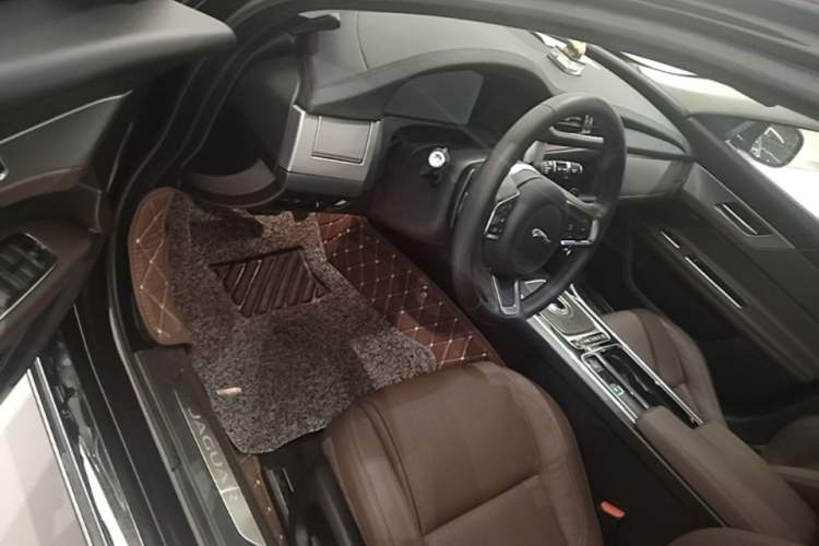 Used Jaguar XFL 2018 XFL 2.0T 250 PS Luxury Edition Driver Seat