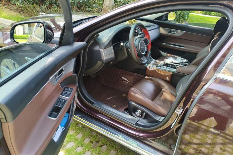 Used Jaguar XFL 2018 XFL 2.0T 250 PS Premium Edition Driver Seat
