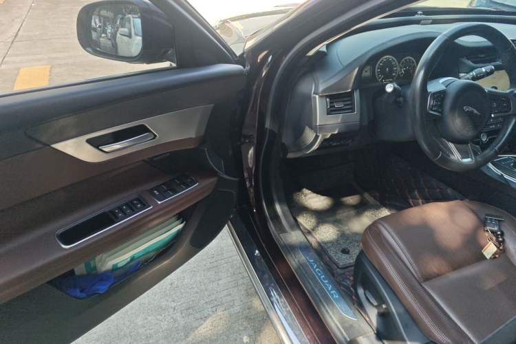 Used Jaguar XFL 2018 XFL 2.0T 250 PS Luxury Edition Driver Seat