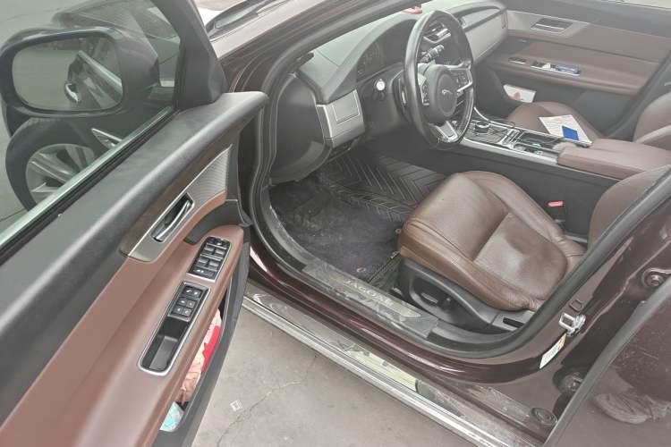 Used Jaguar XFL 2018 XFL 2.0T 250 PS Luxury Edition Driver Seat