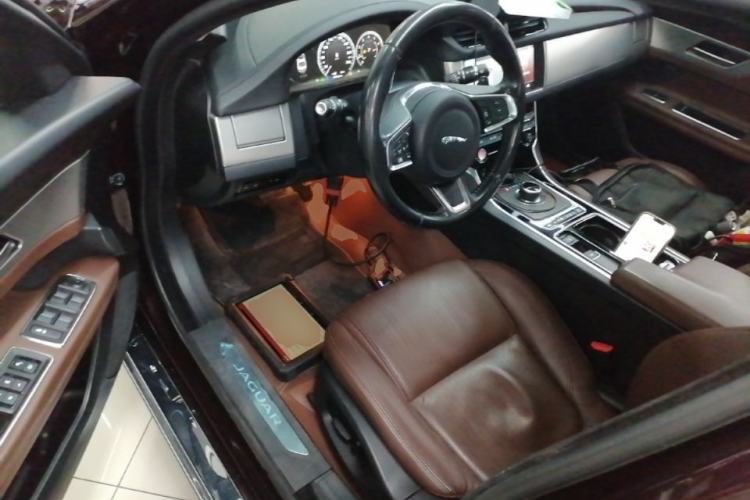 Used Jaguar XFL 2018 XFL 2.0T 250 PS Luxury Edition Driver Seat