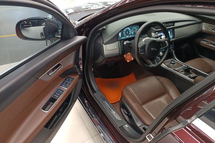 Used Jaguar XFL 2018 XFL 2.0T 250 PS Luxury Edition Driver Seat