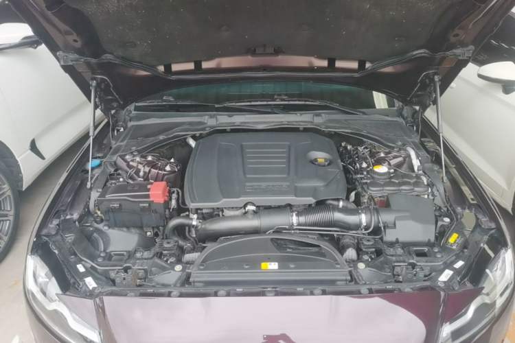 Used Jaguar XFL 2018 XFL 2.0T 250 PS Luxury Edition Engine Bay