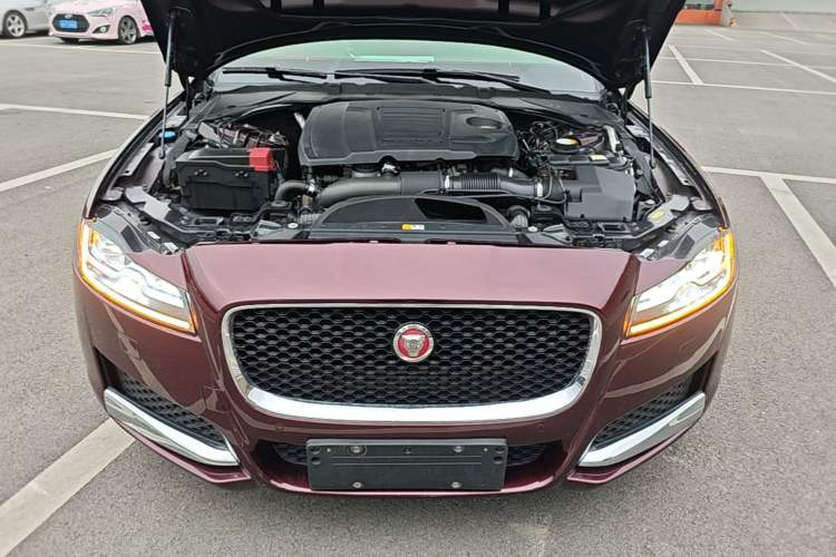Used Jaguar XFL 2018 XFL 2.0T 250 PS Luxury Edition Engine Bay