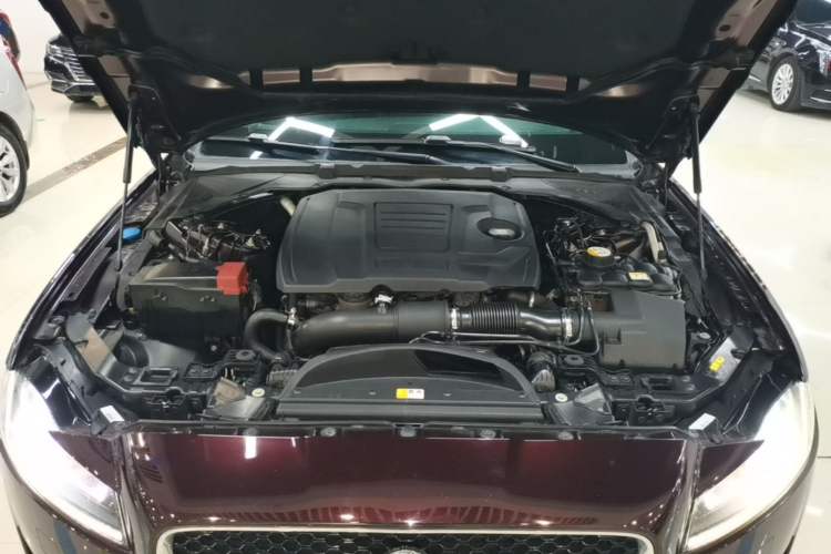 Used Jaguar XFL 2018 XFL 2.0T 200PS Elite Edition Engine Bay