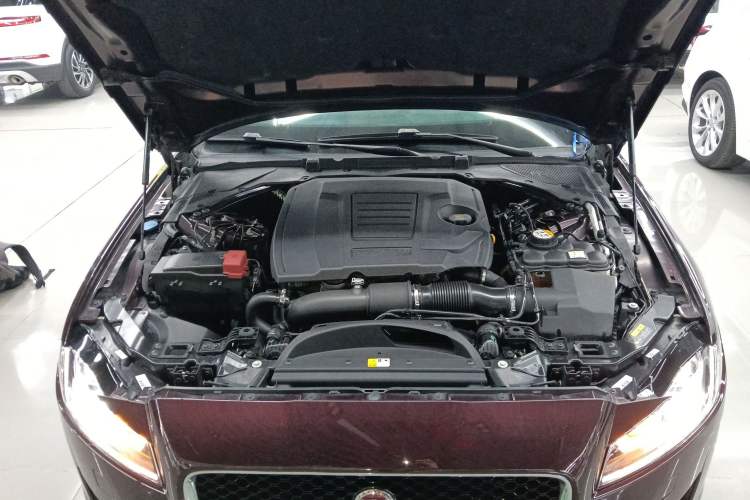 Used Jaguar XFL 2018 XFL 2.0T 200PS Elite Edition Engine Bay