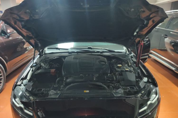 Used Jaguar XFL 2018 XFL 2.0T 250 PS Premium Edition Engine Bay