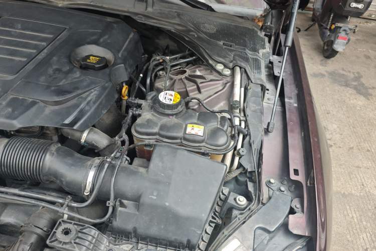 Used Jaguar XFL 2018 XFL 2.0T 250 PS Luxury Edition Engine Bay Left