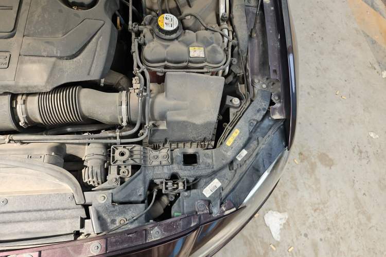 Used Jaguar XFL 2018 XFL 2.0T 200PS Elite Edition Engine Bay Left