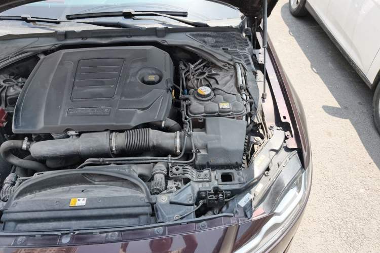 Used Jaguar XFL 2018 XFL 2.0T 250 PS Premium Edition Engine Bay Left