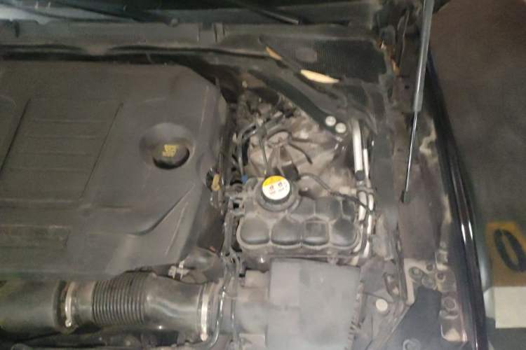 Used Jaguar XFL 2018 XFL 2.0T 250 PS Luxury Edition Engine Bay Left