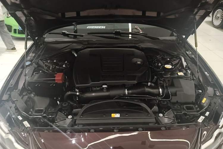 Used Jaguar XFL 2018 XFL 2.0T 250 PS Luxury Edition Engine Bay