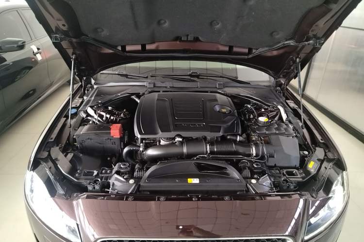 Used Jaguar XFL 2018 XFL 2.0T 200PS Elite Edition Engine Bay