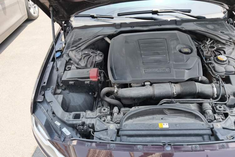 Used Jaguar XFL 2018 XFL 2.0T 250 PS Premium Edition Engine Bay Right