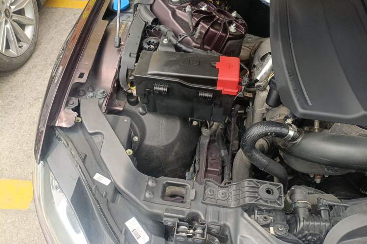 Used Jaguar XFL 2018 XFL 2.0T 200PS Elite Edition Engine Bay Right