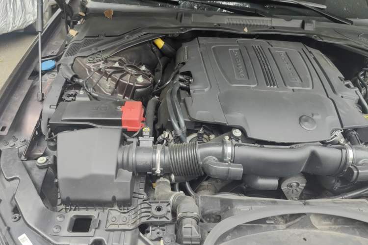 Used Jaguar XFL 2018 XFL 3.0 SC 340 PS Luxury Edition Engine Bay Right