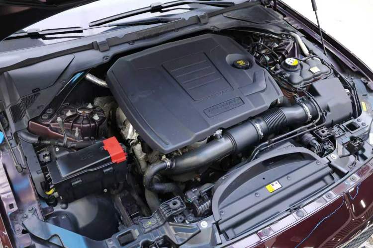 Used Jaguar XFL 2018 XFL 2.0T 250 PS Luxury Edition Engine Bay