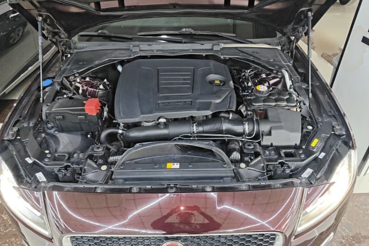 Used Jaguar XFL 2018 XFL 2.0T 200PS Elite Edition Engine Bay