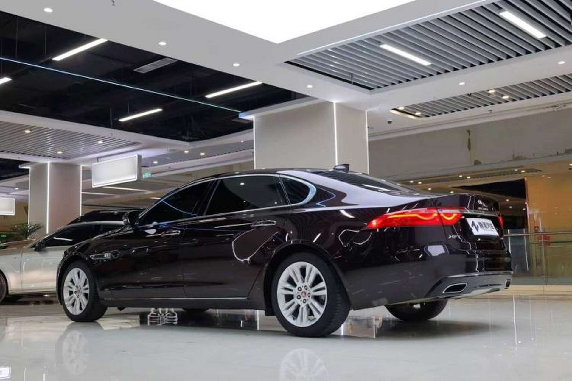 Used Jaguar XFL 2018 XFL 2.0T 250 PS Luxury Edition Exterior 4
