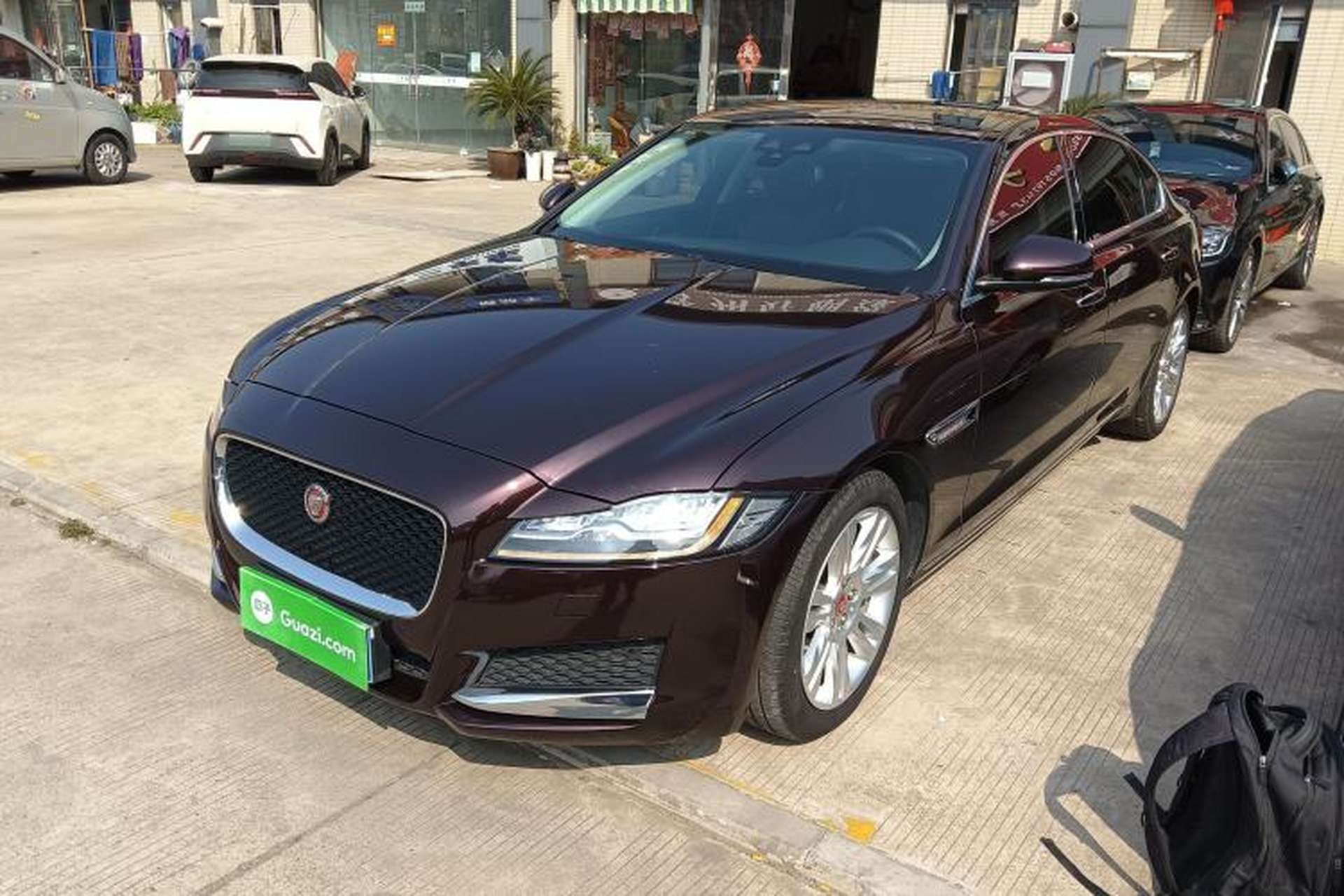 Used Jaguar XFL 2018 XFL 2.0T 250 PS Luxury Edition Front Left 45 Deg