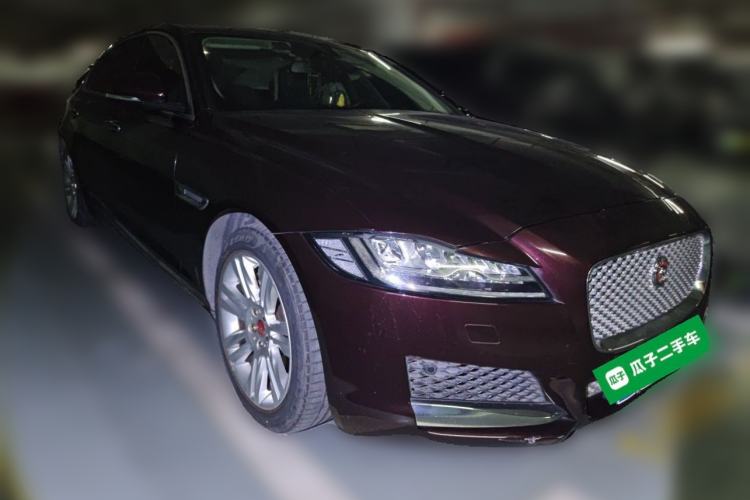 Used Jaguar XFL 2018 XFL 2.0T 250 PS Luxury Edition Front Right 45 Deg