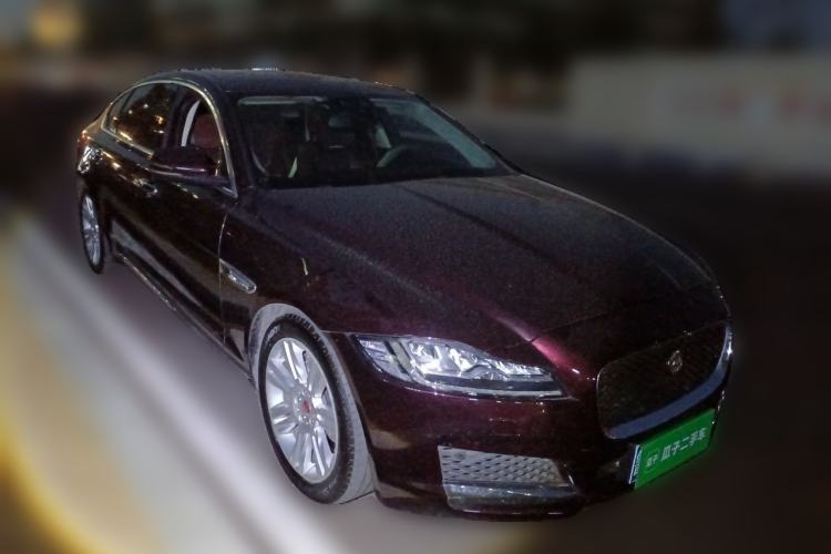 Used Jaguar XFL 2018 XFL 2.0T 250 PS Luxury Edition Front Right 45 Deg