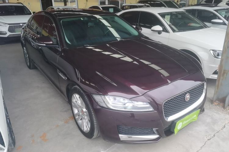 Used Jaguar XFL 2018 XFL 2.0T 250 PS Luxury Edition Front Right 45 Deg