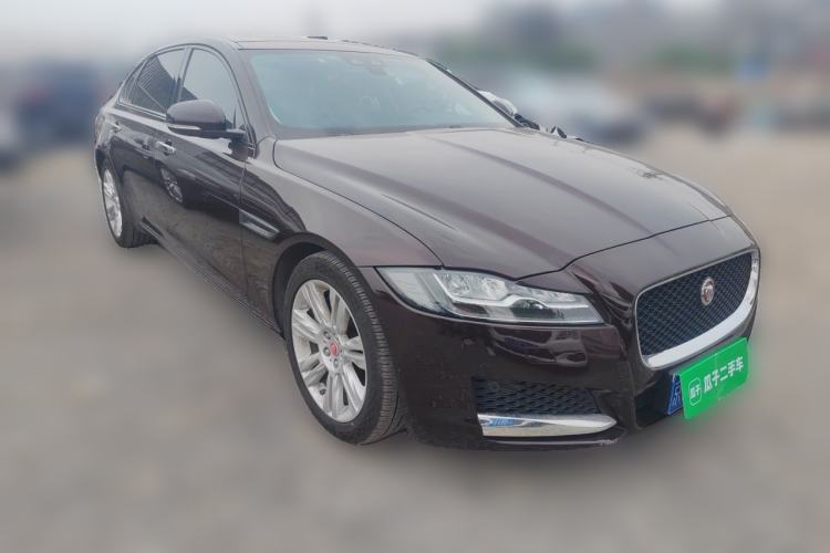 Used Jaguar XFL 2018 XFL 2.0T 250 PS Luxury Edition Front Right 45 Deg