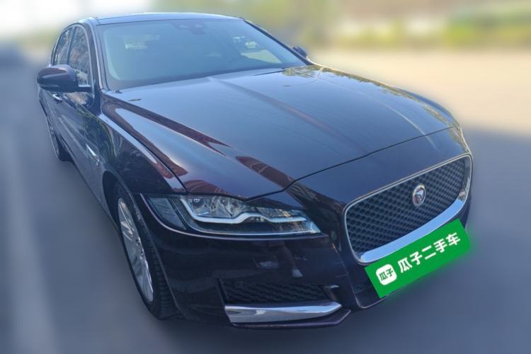 Used Jaguar XFL 2018 XFL 2.0T 250 PS Luxury Edition Front Right 45 Deg