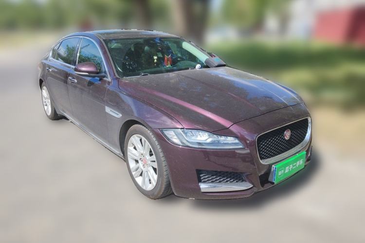 Used Jaguar XFL 2018 XFL 2.0T 250 PS Luxury Edition Front Right 45 Deg