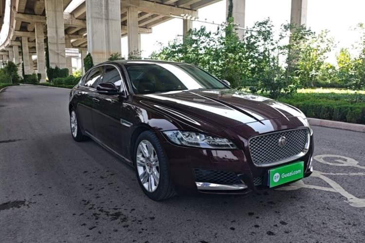 Used Jaguar XFL 2018 XFL 2.0T 250 PS Luxury Edition Front Right 45 Deg