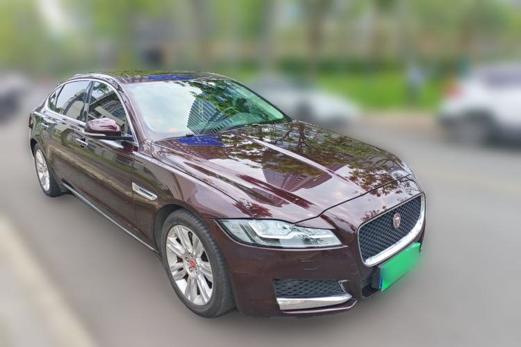 Used Jaguar XFL 2018 XFL 2.0T 250 PS Luxury Edition Front Right 45 Deg