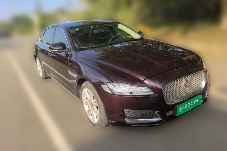 Used Jaguar XFL 2018 XFL 3.0 SC 340 PS Luxury Edition Front Right 45 Deg