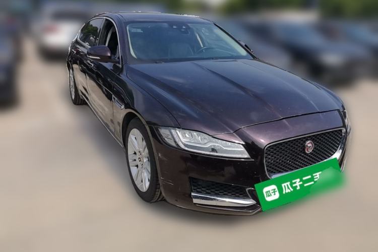 Used Jaguar XFL 2018 XFL 2.0T 250 PS Luxury Edition Front Right 45 Deg