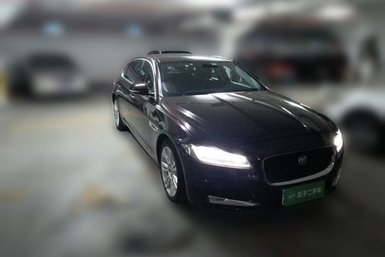 Used Jaguar XFL 2018 XFL 2.0T 250 PS Luxury Edition Front Right 45 Deg