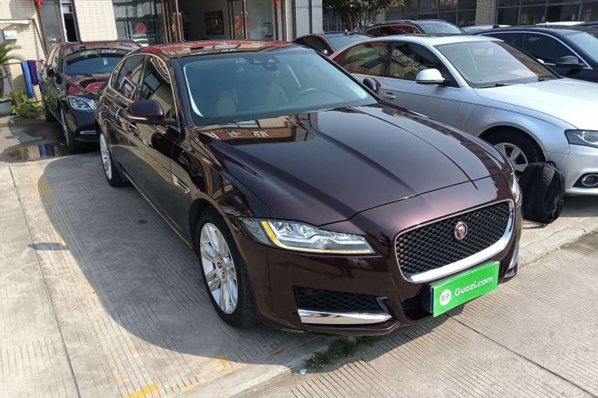 Used Jaguar XFL 2018 XFL 2.0T 250 PS Luxury Edition Front Right 45 Deg