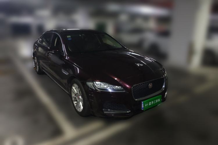 Used Jaguar XFL 2018 XFL 2.0T 250 PS Luxury Edition Front Right 45 Deg