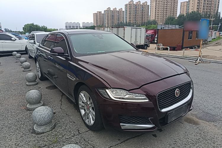 Used Jaguar XFL 2018 XFL 2.0T 250 PS Luxury Edition Front Right 45 Deg