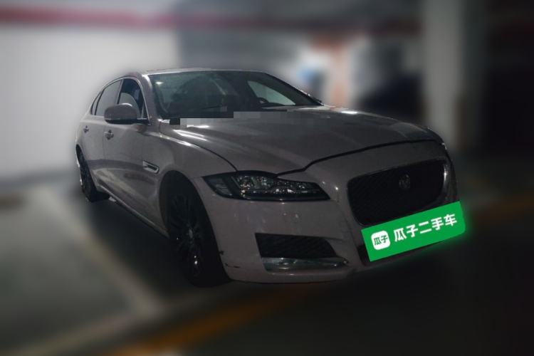 Used Jaguar XFL 2018 XFL 2.0T 250 PS Luxury Edition Front Right 45 Deg