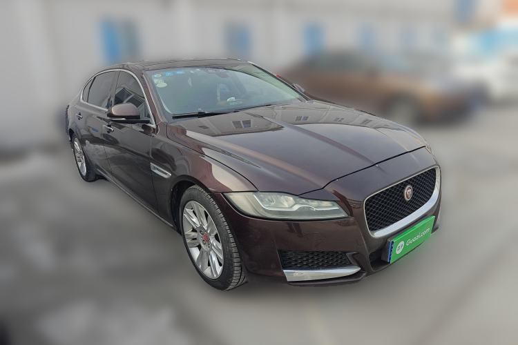 Used Jaguar XFL 2018 XFL 2.0T 250 PS Luxury Edition Front Right 45 Deg
