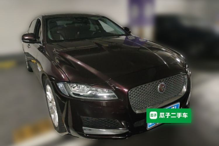 Used Jaguar XFL 2018 XFL 2.0T 250 PS Luxury Edition Front Right 45 Deg