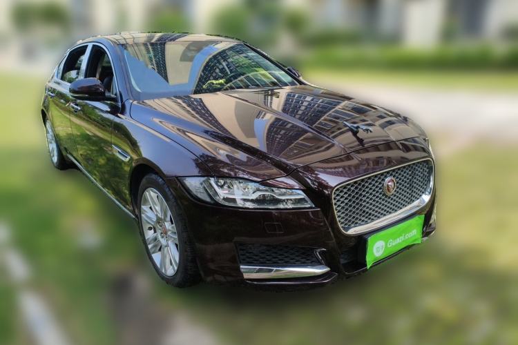 Used Jaguar XFL 2018 XFL 2.0T 250 PS Premium Edition Front Right 45 Deg