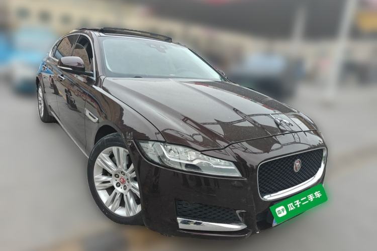 Used Jaguar XFL 2018 XFL 2.0T 250 PS Luxury Edition Front Right 45 Deg