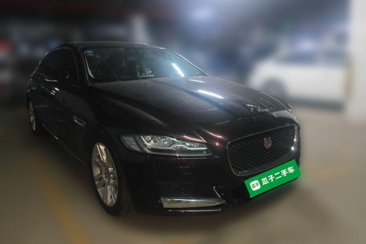 Used Jaguar XFL 2018 XFL 2.0T 250 PS Luxury Edition Front Right 45 Deg